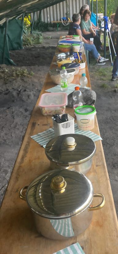 eine reichlich gedeckte Tafel