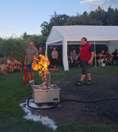 ein simulierter Brand eines TV-Gerätes
